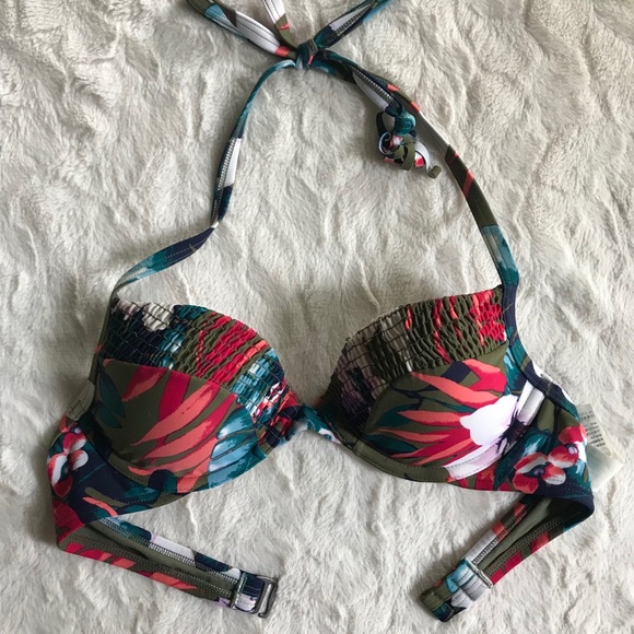Hollister Other - Hollister Lightly Lined Ribbed Bikini Top